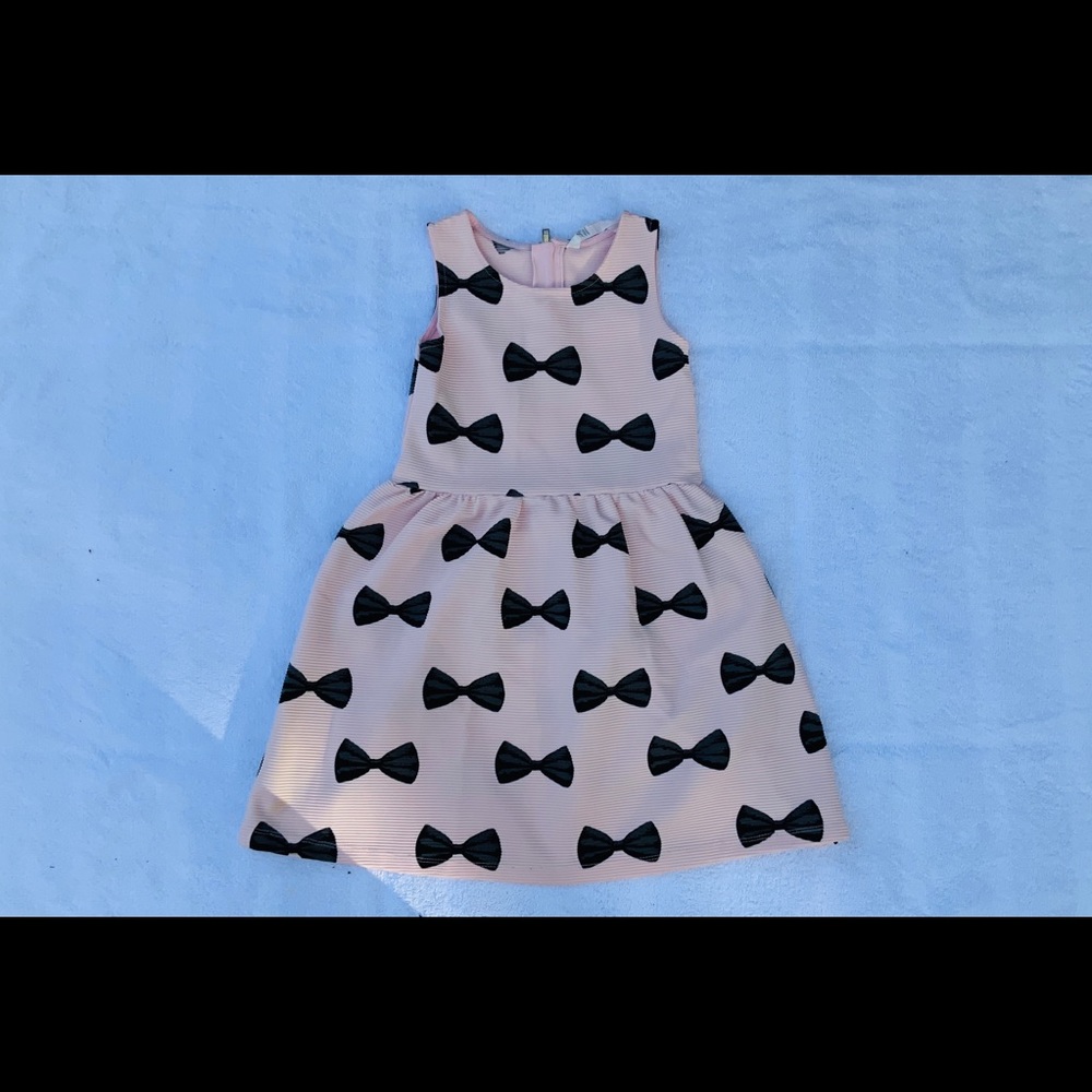 Cute pink dress with grey and black bows